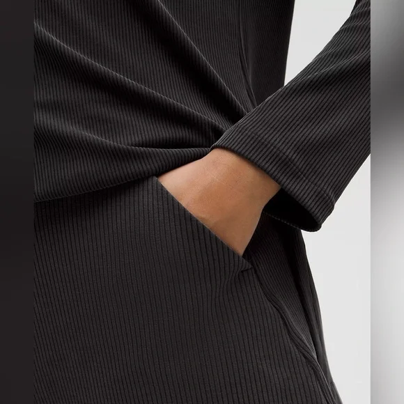 lululemon athletica Charcoal Ribbed Athletic Shorts cheeky 4 pockets elastic - Picture 6 of 13